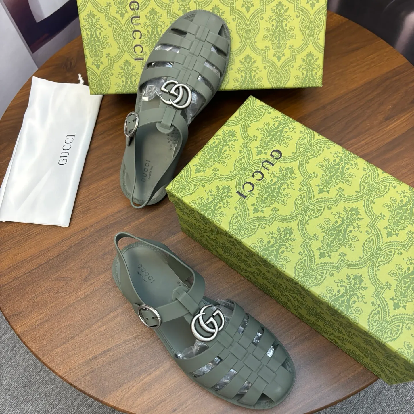 Men's shoes 260💰 [Gucci] Counter quality, top-quality original goods, real photos! Original TPU material, fine workmanship, comfortable; genuine 1:1 replica Size: 36 ~ 46